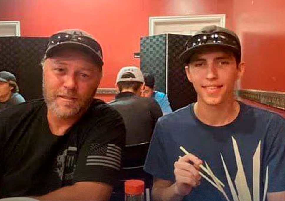 AlertaNews24's tweet photo. 🇺🇸 | El padre de Tyler Robinson, identificado como el asesino de Charlie Kirk, es un veterano conservador que trabajó durante años en el Departamento del Sheriff de Washington y decidió entregarlo a las autoridades. https://t.co/Tv6VlKER5f