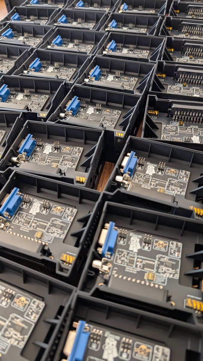 📢 NEWS - RECALBOX RGB DUAL 2 🔥
1️⃣ Les boitiers RecalTower viennent de sortir de douane ! 500 commandes vont pouvoir partir sous 15 jours, surveillez vos mails ! 📩
2️⃣ Vous avez raté le Kickstarter ? les préco viennent d'ouvrir ! (expédition dec. 2025)
🛒 shop.recalbox.com/products/preor…