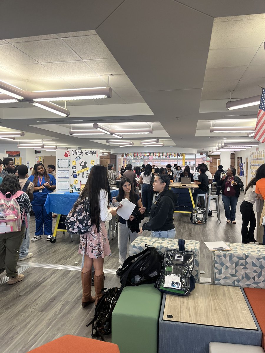 So many opportunities to get involved at Townview Magnet Center! Students connected with clubs and organizations that fit their passions. #StudentLife #FindYourFit <a href="/MJJackson1906/">Michael Jackson</a> <a href="/SBMTownview/">SBM Townview</a> <a href="/HSHPDallasISD/">School of Health Professions at Townview Center</a> <a href="/MagnetTownview/">Townview Dallas Magnet Education + Alumni Assoc</a>
