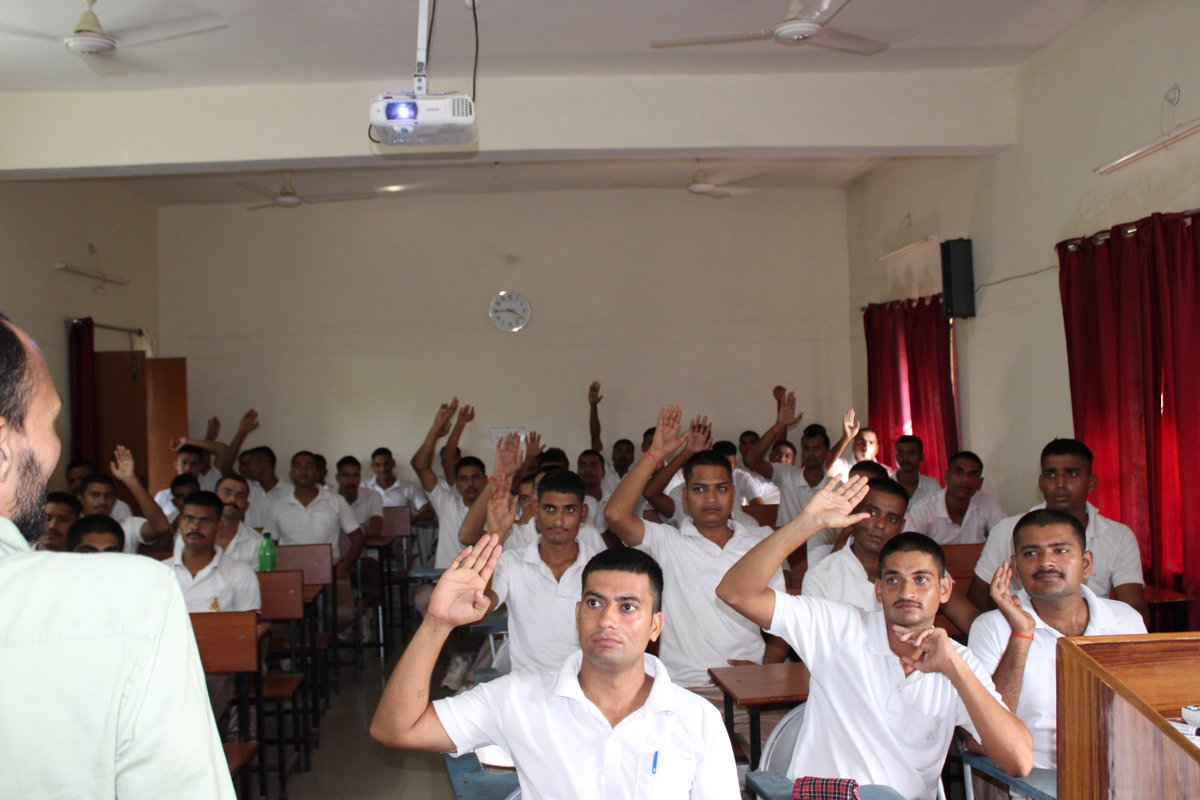 DG Training की प्रेरणा एवं संस्था प्रमुखADG PTS कालपी श्री ज्योति नारायण महोदयके मार्गदर्शनमें PTSकालपी में मनोसृजन संस्था, कानपुर द्वारा प्रशिक्षु आरक्षीयो हेतु ‘मानसिक स्वास्थ्य, तनाव प्रबंधन एवं वेलनेस’ कार्यशाला आयोजित
उद्देश्य: मानसिक सशक्तिकरण व सकारात्मक दृष्टिकोण का विकास