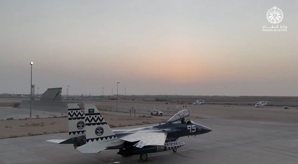 الطيران السعودي tweet media