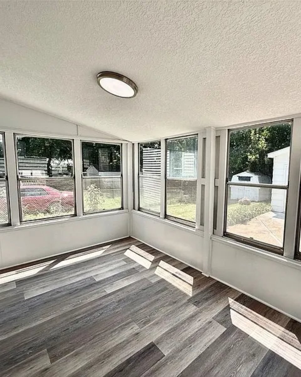 I’m so so happy for my buyer who just closed on 2000 E 21st St! Like any real estate journey, there were a few ups and downs along the way, but she was absolutely fabulous to work with. I’m thrilled we got everything sorted out so she could move into the perfect fit. 🏡✨