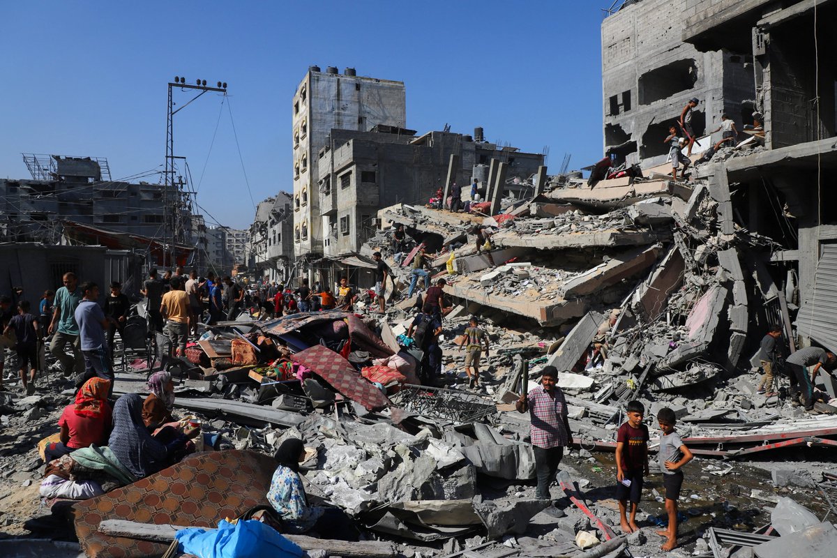 AJEnglish's tweet photo. Israeli air and artillery fire continue to bombard Gaza, killing at least 59 Palestinians on Friday, including 14 members of the same family https://t.co/Pb3U4mMorx https://t.co/ryjKoXwh76
