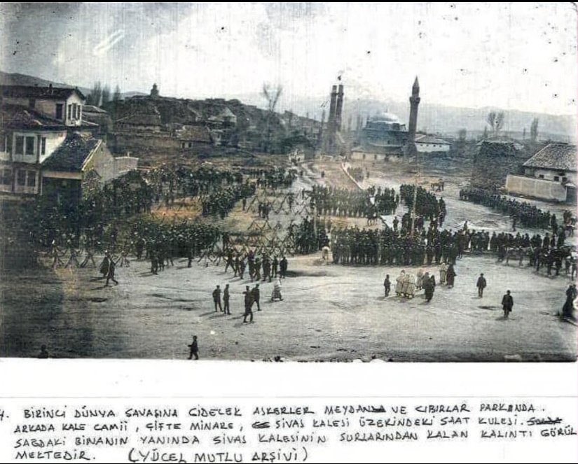 1. Dünya Savaşına gitmek için meydanda toplanan Sivaslı askerler 

1914 yılı , Sivas