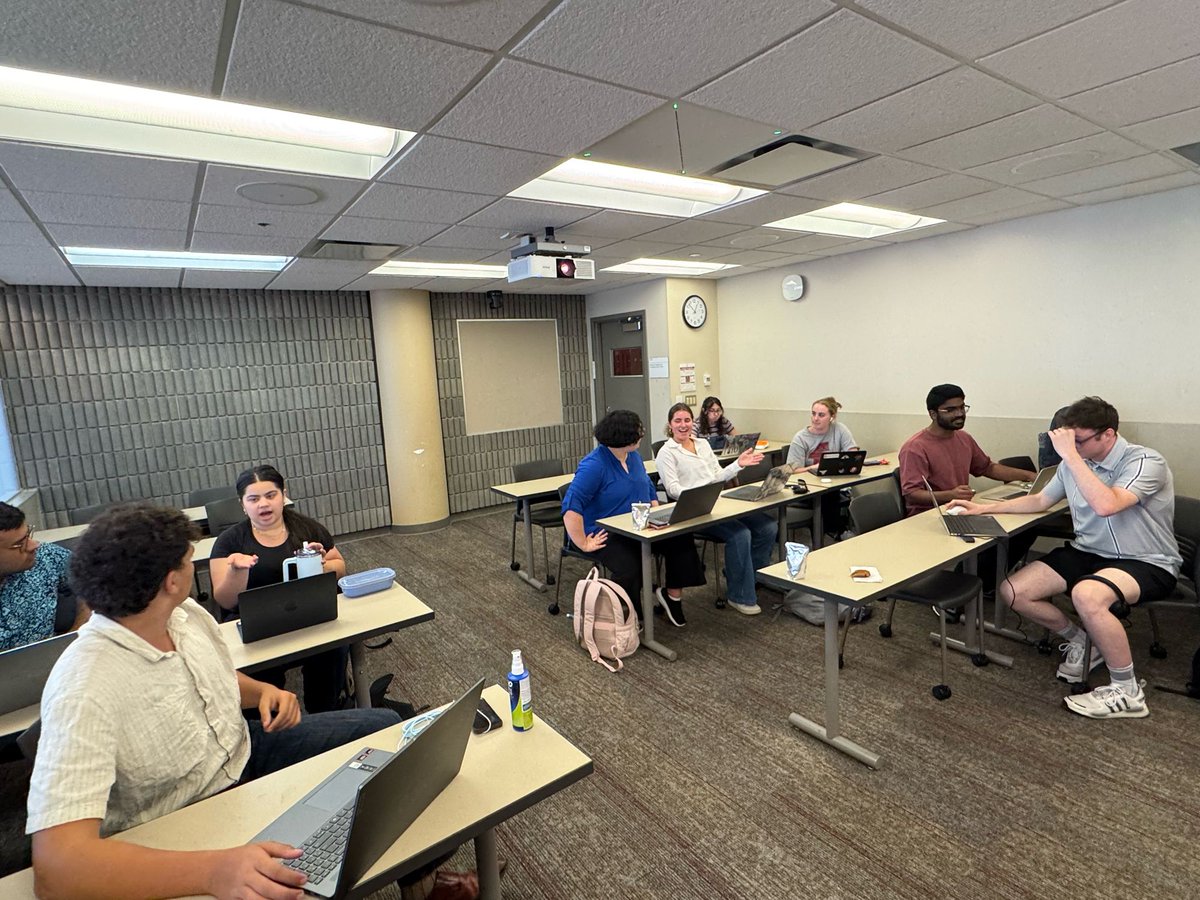Your Hoosiers are back at it this weekend! Six new novices are attending their first college tournament. Pictured here are the novices prepping with the help from more senior debaters. Wish us luck!