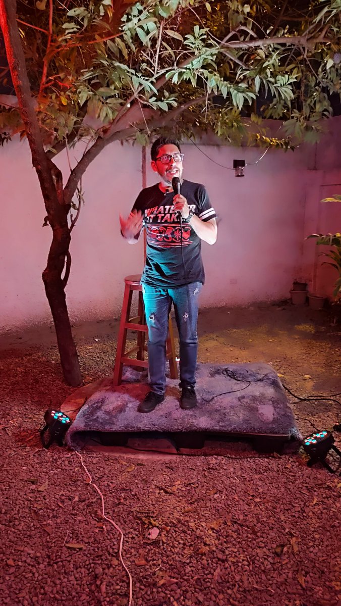 erlanrojas1's tweet photo. Stand Up Comedy, anoche. Estuvo bien, pudo estar mejor. Ya salen los clips del show. https://t.co/eR2oWWi1wg