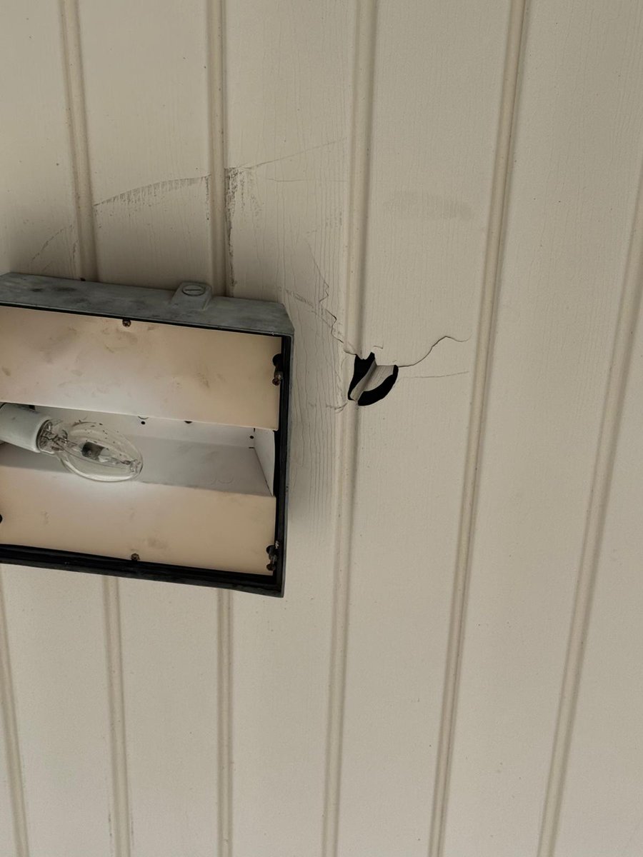 edugators's tweet image. Hey @JeffBezos — Amazon drivers busted out our lights months ago. All I get is a corporate hot potato game between Amazon, ARC, and mystery insurance desks. I don’t need another “we’re sorry.” I need the lights replaced. Who’s actually in charge over there?