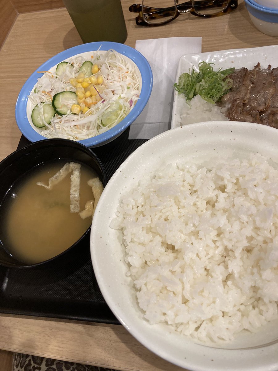 日本人ならご飯と味噌汁だろ！