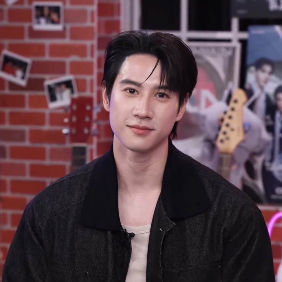 ขอเปิดแผงให้คนที่หล่อได้โบร่ำโบราณแบบนี้ พร้อมตกคุณทุกคนแล้วค้าบบบบ 🤘🏻

BRIGHTRPP IN LIVEHOUSE

#GMMTVLiveHouse
#Brightrpp