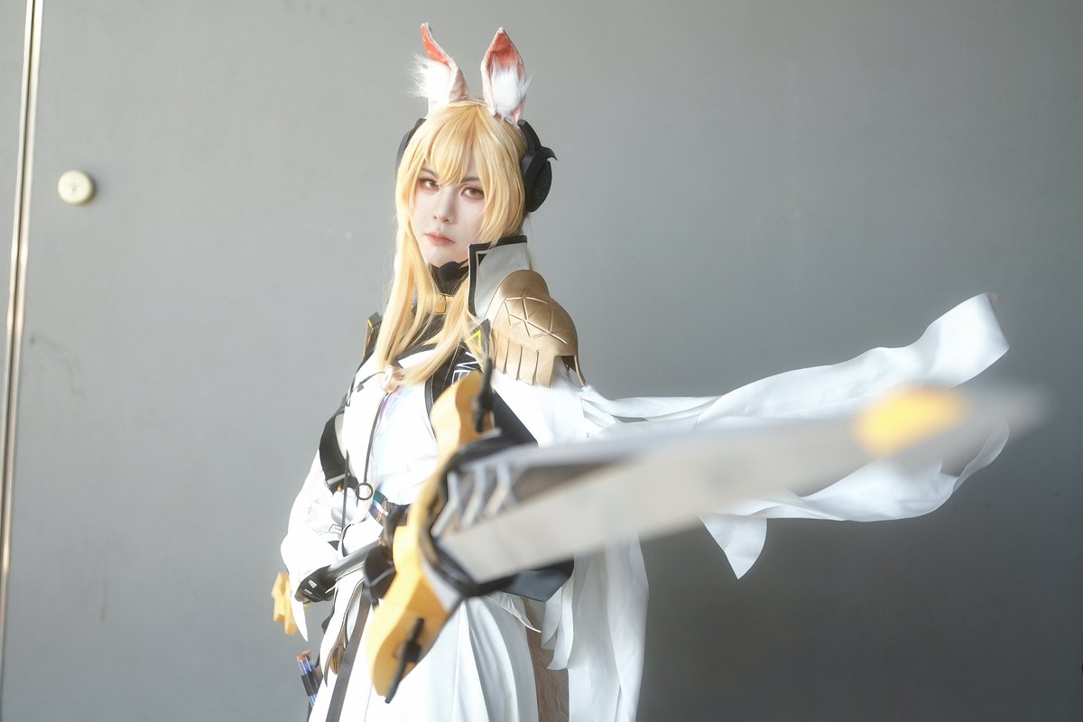 Sh1no (@m3_114154) on Twitter photo “不畏苦暗”......
#cosplay
 #arknights “不畏苦暗”......
#cosplay
 #arknights