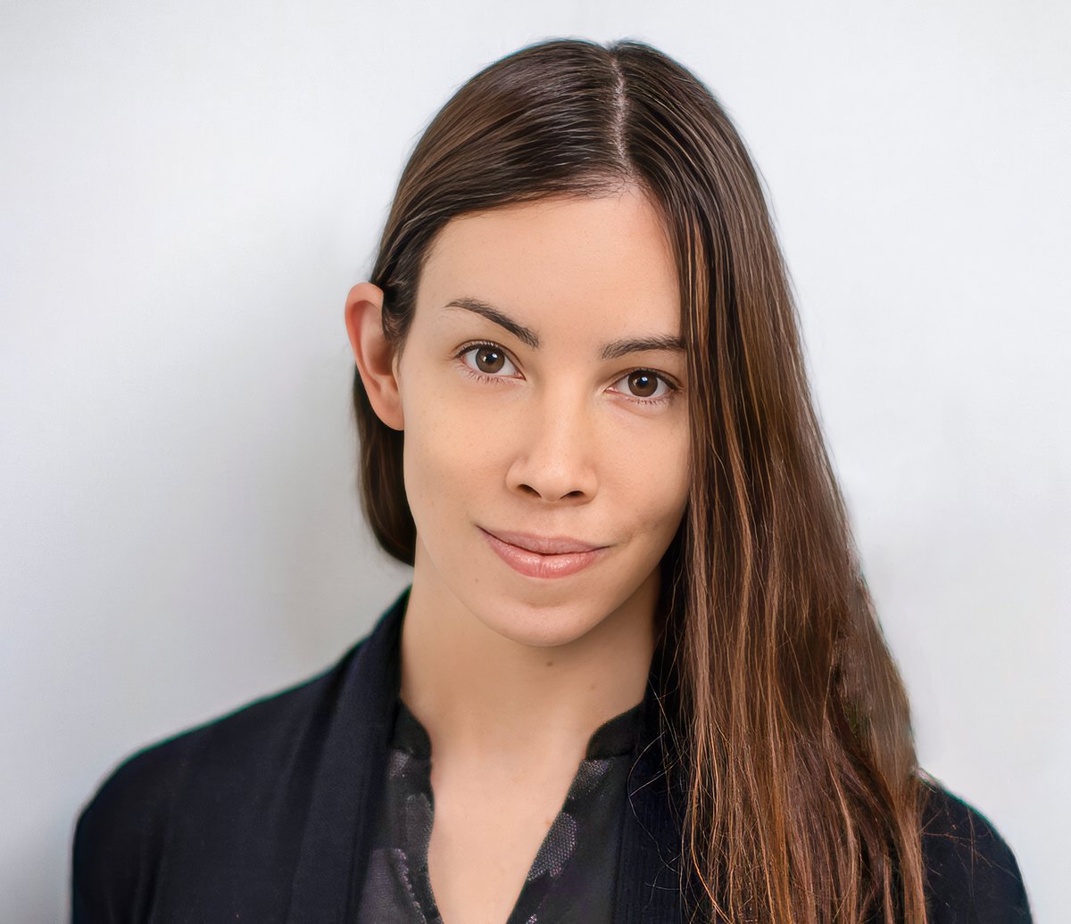 Swan's tweet image. Lyn Alden just dropped a 2-hour masterclass with Tom Bilyeu to his 4.5M+ subscribers.

If you don’t understand what’s happening to money right now, you’ll wake up on the wrong side of history.

Here are 10 insights on where the system is breaking—and what comes next. 🧵👇