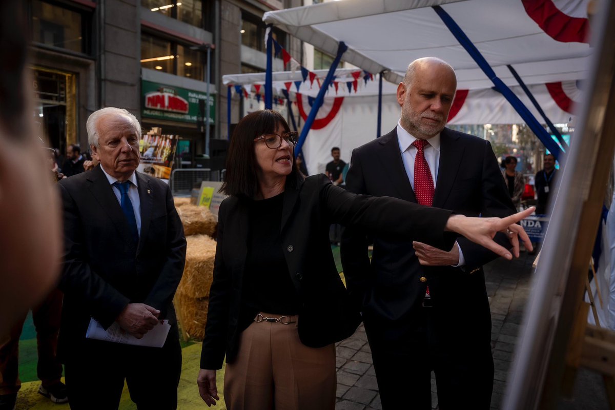 El ministro Álvaro Elizalde; el ministro de Economía, Álvaro García; y la directora del SENDA, Natalia Riffo, reforzaron el llamado al autocuidado para Fiestas Patrias y presentaron datos sobre el consumo riesgoso de alcohol.