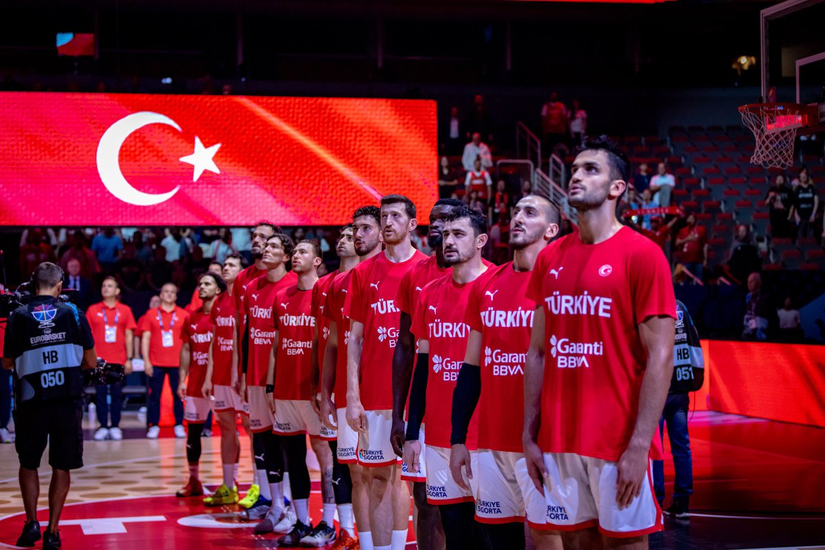 Tebrikler 12 Dev Adam! 🇹🇷

Avrupa Şampiyonası’nda adını finale yazdırarak hepimizin göğsünü kabartan A Milli Erkek Basketbol Takımımızı yürekten kutluyor; final müsabakasında başarılar diliyorum. 

Türkiye sizinle gurur duyuyor!
