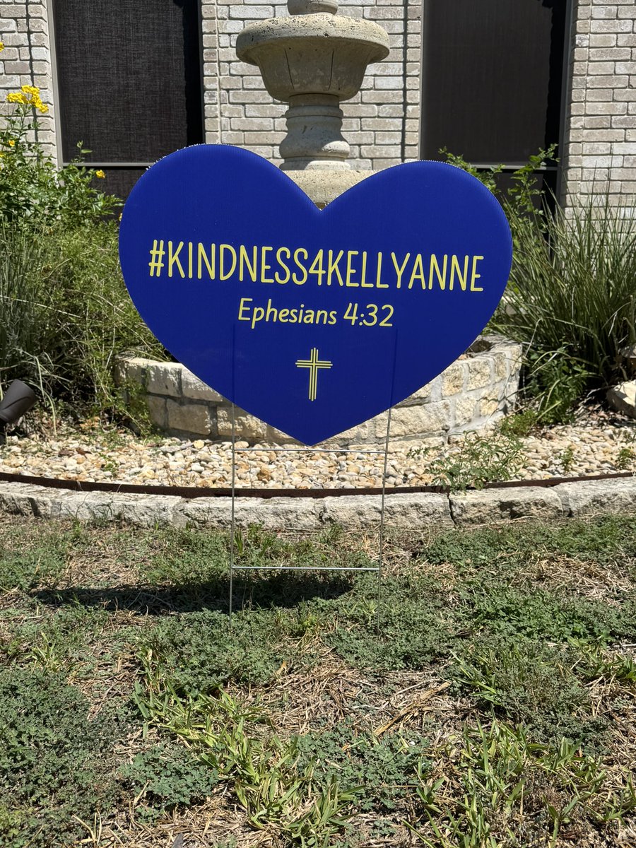 Sending love and support to all the flood victims along with the Lytal family @kindness4kellyanne