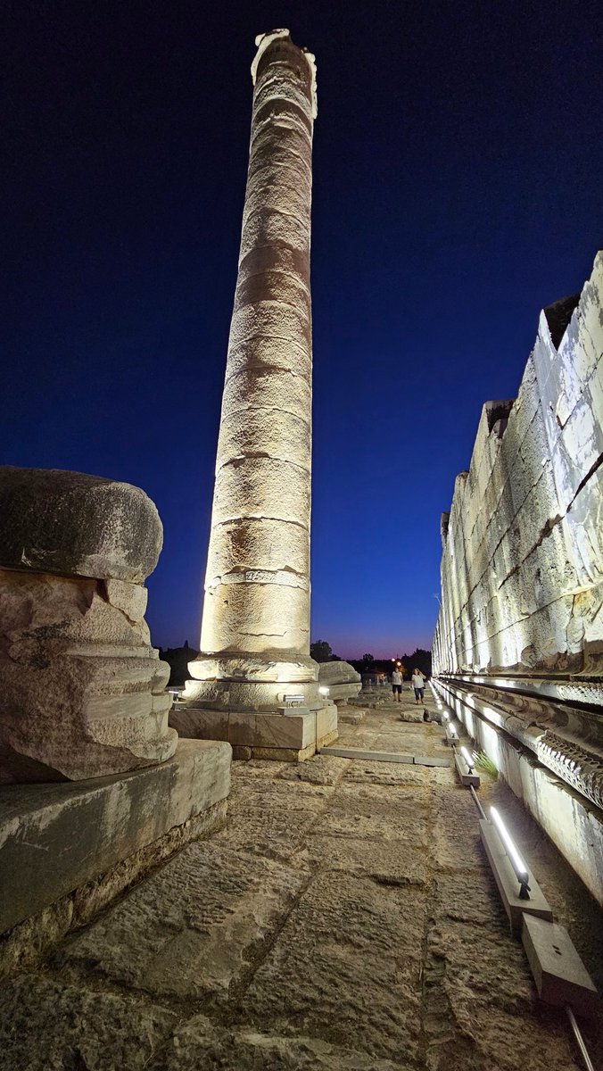 Explored the awe-inspiring Temple of Apollo in Didim yesterday! 🏛️ The grandeur of those ancient columns and the echoes of history left me speechless. Truly a timeless wonder by the Aegean Sea. 🌊✨ #Didim #TempleOfApollo #AncientHistory #Turkey