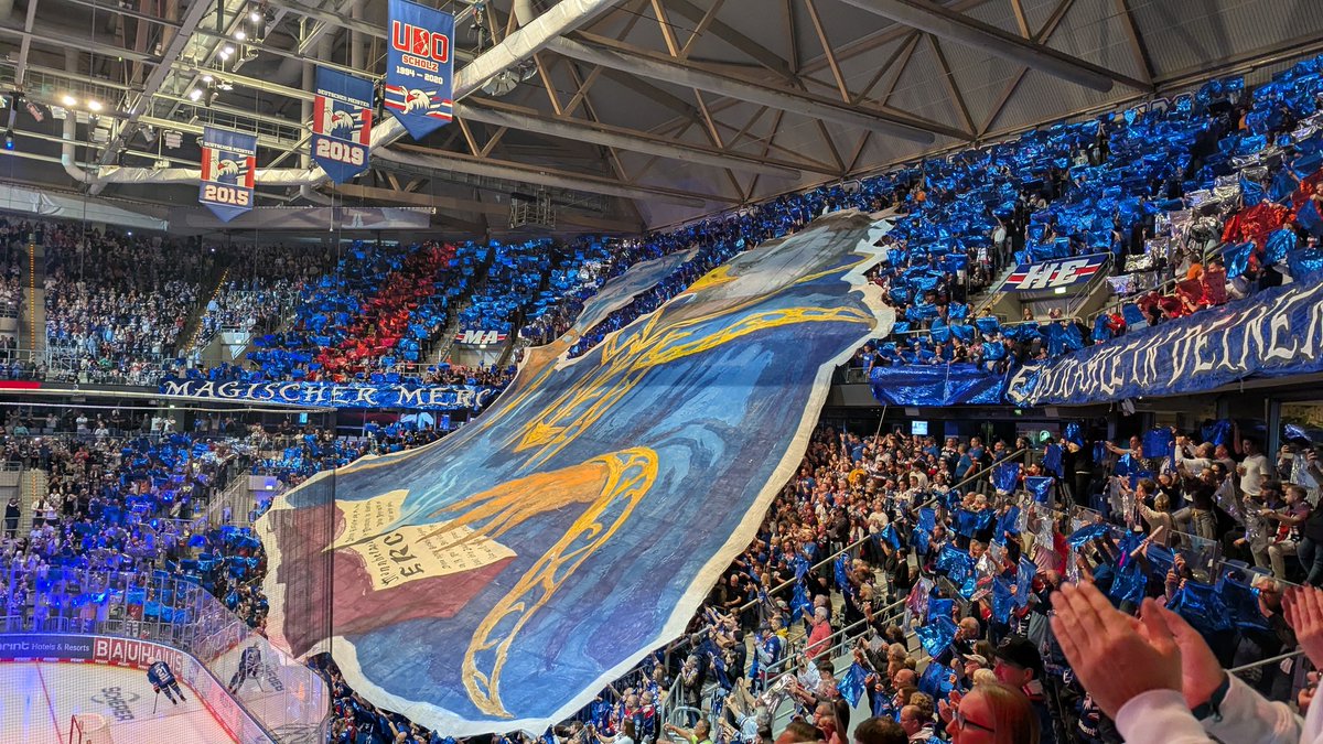 Kar0ne's tweet image. Eishockey Choreo, joa ganz nice. #merc