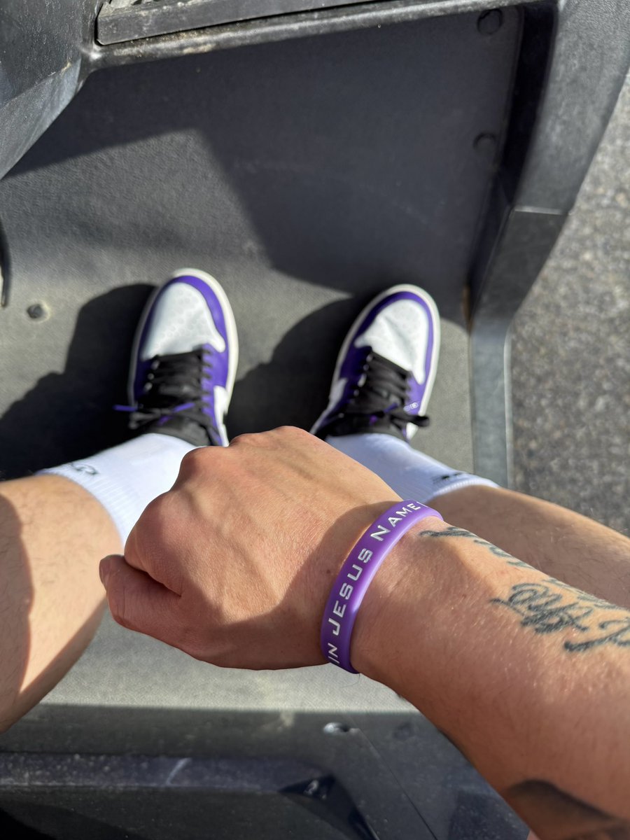 Happy Aloha Friday everyone!🤙🏼👟 #KOTD #FIREFRIDAYS