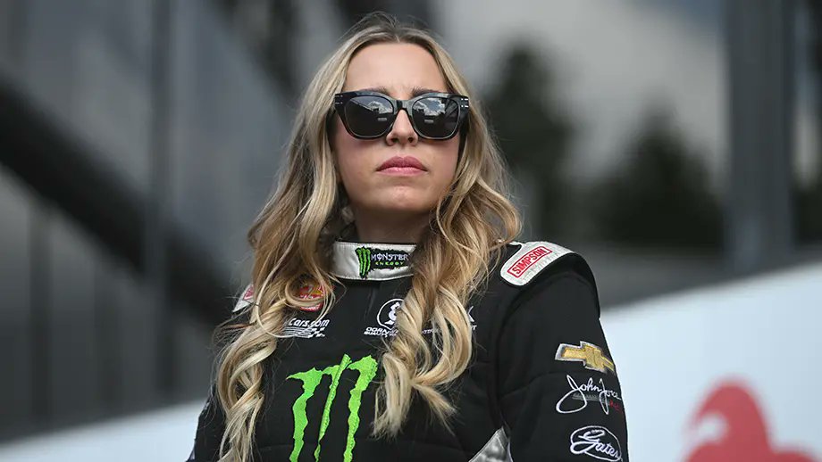 NHRADragster's tweet image. 2X @NHRA Top Fuel champ Brittany Force — the quickest &amp;amp; fastest driver in NHRA history— will step away from competition after 2025 to start a family. Saying she "remains focused on a third title." Plus! John Force revealed her forever role with @JFR_Racing nhra.com/news/2025/brit…