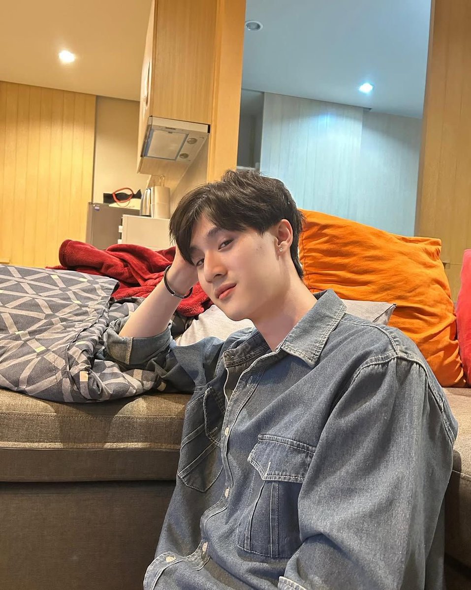 Secha_archive's tweet photo. #Dewtee long tweet au

🐳 Kisah Derren anak Fahutan yang menjabat sebagai Mas Menteri BEM KM Lingkungan Hidup dan sekretarisnya Kevin, mahasiswa Kedokteran Hewan  yang  “dijebak” masuk BEM KM.

Present to you: Derren Prasetyo Hadi &amp; Kevin Nathaniel Wijaya. https://t.co/HX4qlE06Tp