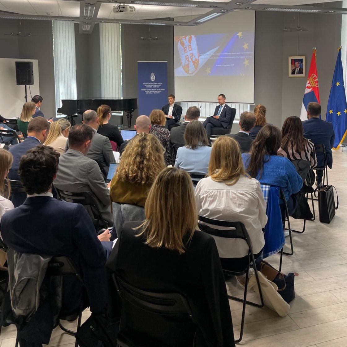 A highly significant and open discussion took place today at the Mission of Serbia to the EU in Brussels between the President of the National Assembly, Ana Brnabić, and representatives of EU member states, the European Commission, and the European External Action Service,
