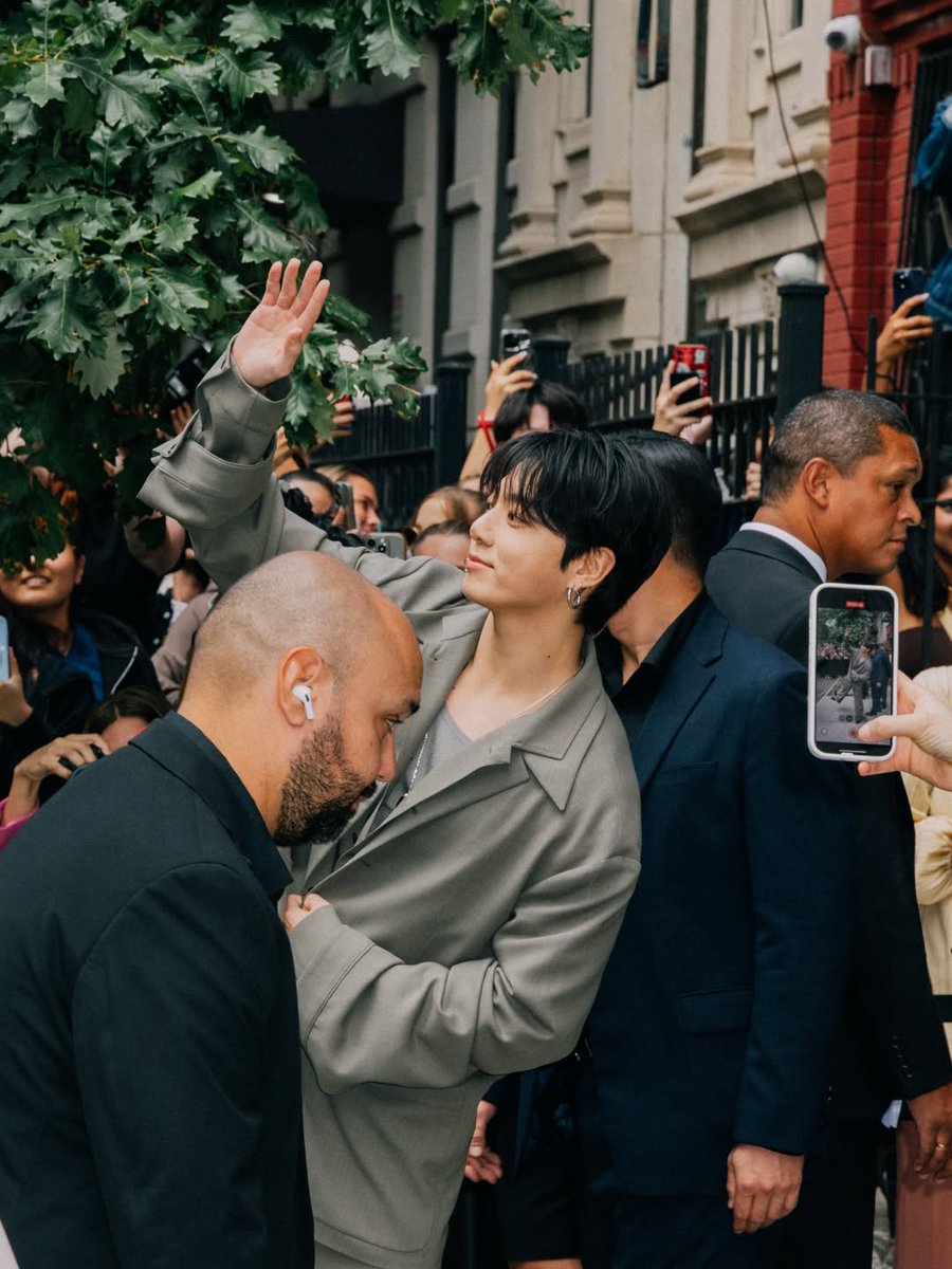 OMG THESE PHOTOS!! #JUNGKOOK

instagram.com/p/DOgq9LpjSbG/…