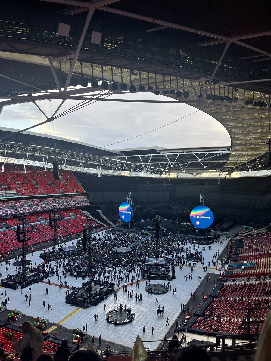 coldplay_m8's tweet photo. one last night 🩵 N10
#ColdplayWembley https://t.co/0PxMcc4Efi