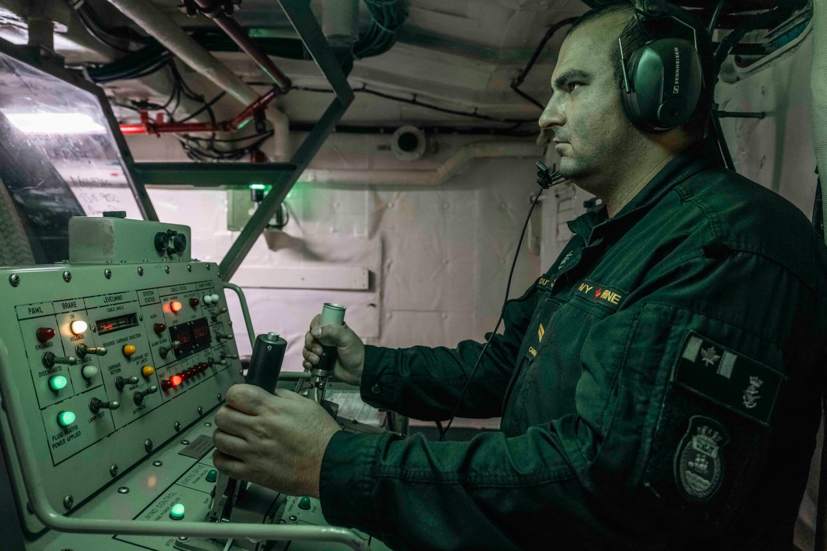 CJOC_COIC's tweet photo. Weapons Engineering Technicians let out the TAPS (Towed Active-Passive Sonar) in preparation for a CASEX (Combined Anti-Submarine Warfare Exercise) as part of #ExALON. Once the array is out, it’s all on the Sonar Operators to detect and locate the targets. One ping only! https://t.co/CTcLx9RfQx