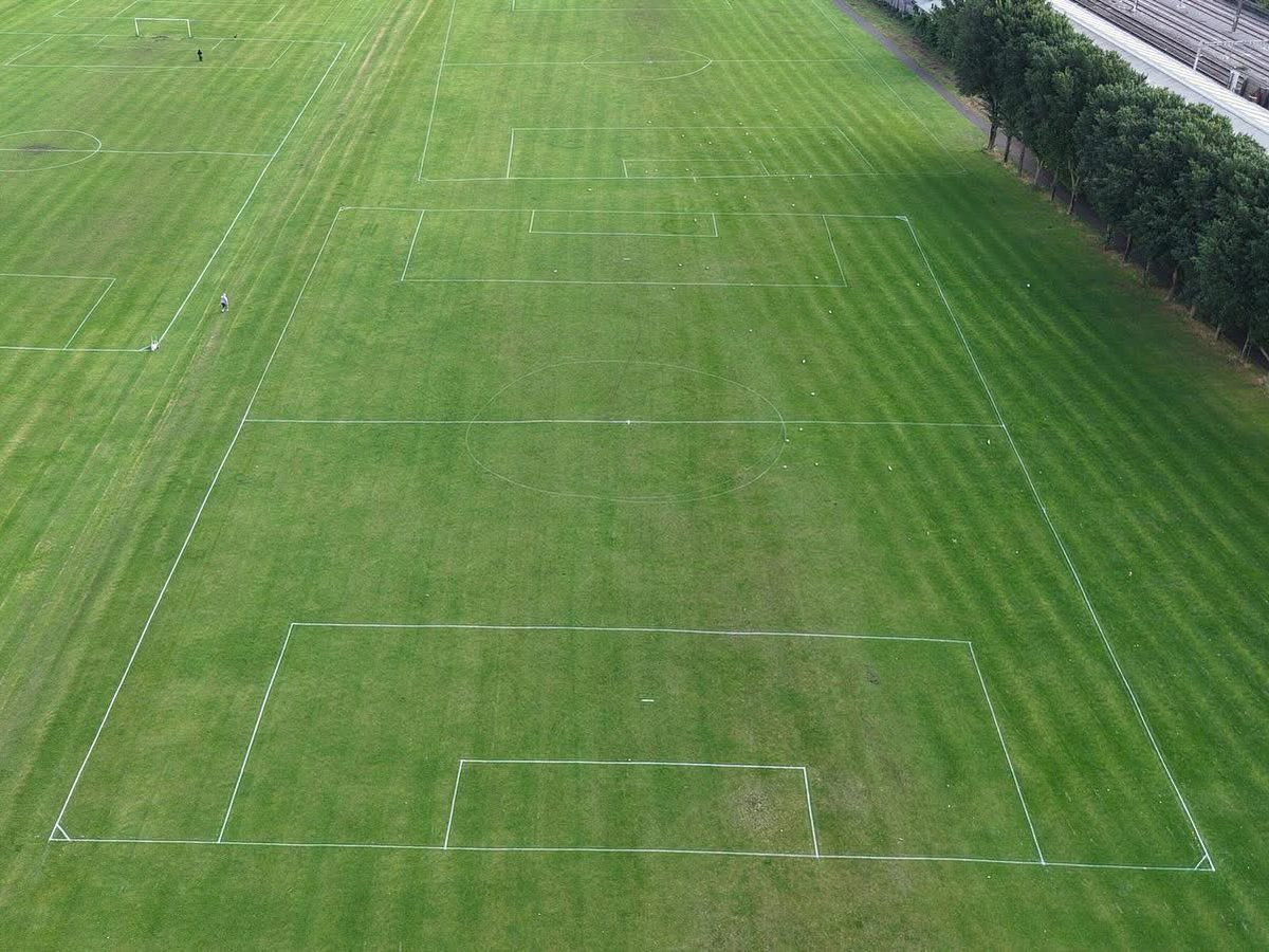 Pitches in Fairview looking splendid for tomorrow’s first full schedule of fixtures 🙌 
Shout out to Darren Hennessy &amp; Darren Berigan for getting them looking so slick 👌🏽