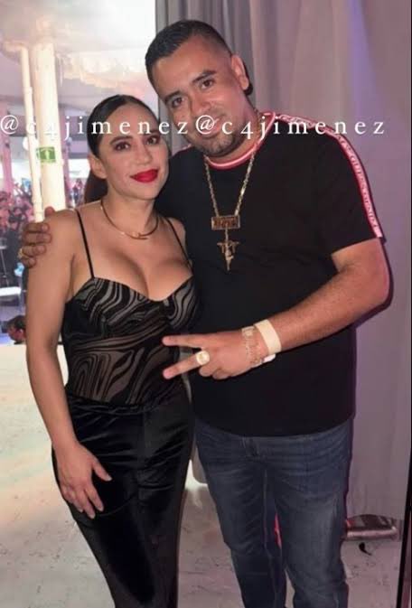 Jorge Garcia Orozco (@jorgegogdl) on Twitter photo Sandra Cuevas demanda a <a href="/c4jimenez/">Carlos Jiménez</a> por publicar su relación con "El choko", líder criminal de "La chokiza".
Desde aquí mando toda mi solidaridad al colega ante este nuevo intento de una política con la piel muy delgada, de censurar a la prensa. Sandra Cuevas demanda a <a href="/c4jimenez/">Carlos Jiménez</a> por publicar su relación con "El choko", líder criminal de "La chokiza".
Desde aquí mando toda mi solidaridad al colega ante este nuevo intento de una política con la piel muy delgada, de censurar a la prensa.