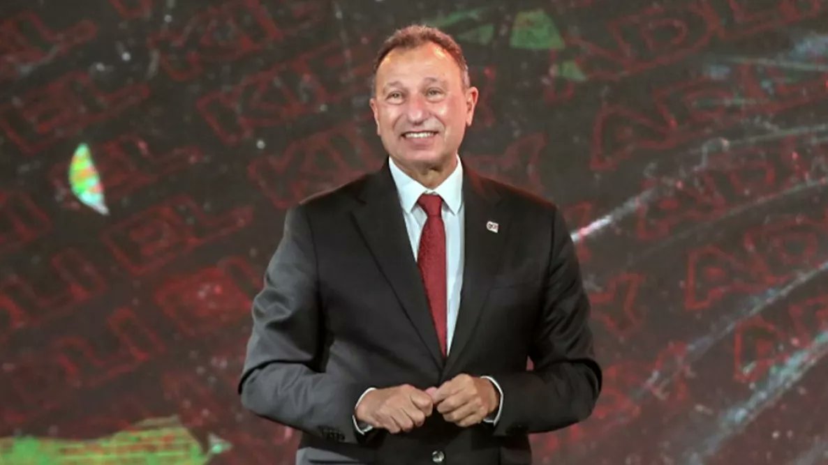 الخطيب بإذن الله هتكمل معانا رئيس للأهلي وربنا يديك الصحه والعافيه 
#الخطيب_روح_الاهلى