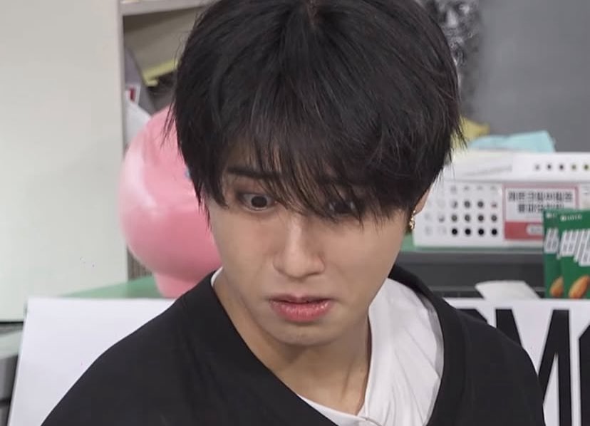 tori 🫐 tweet media