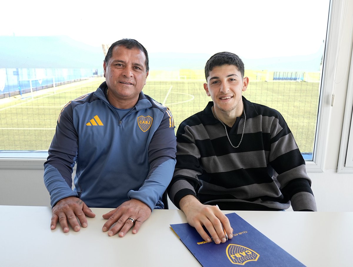 𝐁𝐑𝐄𝐘 𝟐𝟎𝟐𝟗 🤩

✍ Leandro Brey firmó la extensión y mejora de su contrato con Boca hasta diciembre de 2029 junto a Marcelo Delgado.

¡Felices de que sigas en casa! 💙💛💙