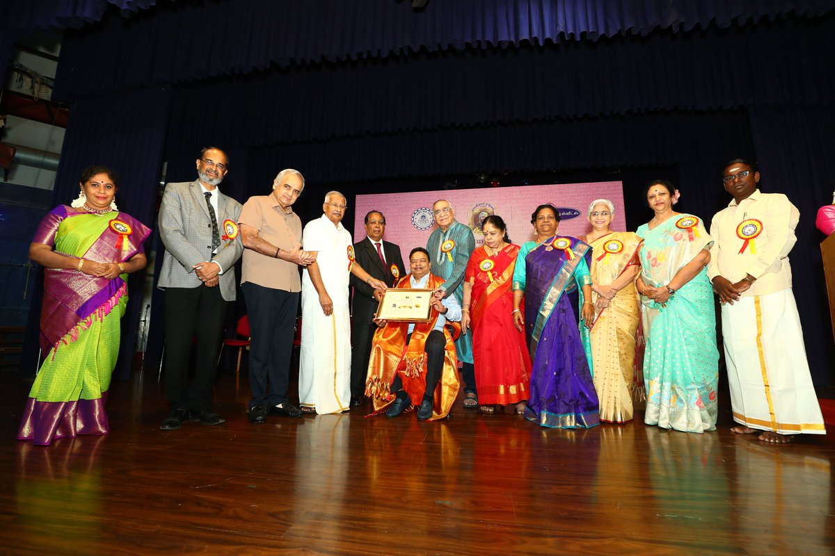 பாரதியார் சங்கம், பாரதிய வித்யா பவன் மற்றும் ஸ்ரீ கிருஷ்ணா ஸ்வீட்ஸ் இணைந்து நடத்திய மகாகவி பாரதியாரின் 104ஆம் நினைவு நாள் விழாவில், பல்வேறு கலைஞர்களுக்கு விருது வழங்கப்பட்டது