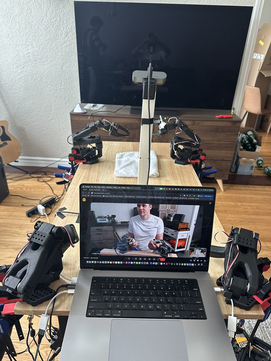 xeno_robotics's tweet image. First of its class unprecedented REMOTE teleoperated towel folding from LA to SF. @LeRobotHF