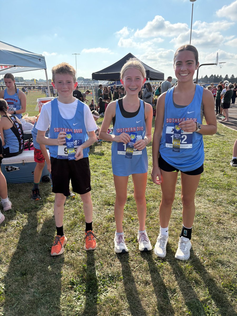 The middle school cross country team ran in the Chilton Invite on 9/11. Top 15 in both races earned ribbons with Lilah Fritsch placing 11th, Savannah Herbst placing 15th and Parker Bouche placing 6th!   #SDEagleStrong 📷 Ariel Heraly