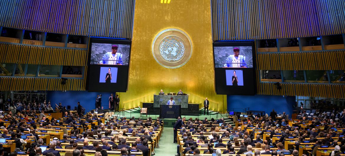 L'Assemblée générale de l'ONU a adopté ce vendredi 12 septembre la « déclaration de New York », un texte visant à donner un nouveau souffle à la solution à deux États au Proche-Orient - l'un israélien, l'autre palestinien -, mais en excluant sans équivoque le Hamas. <a href="/RFI/">RFI</a>