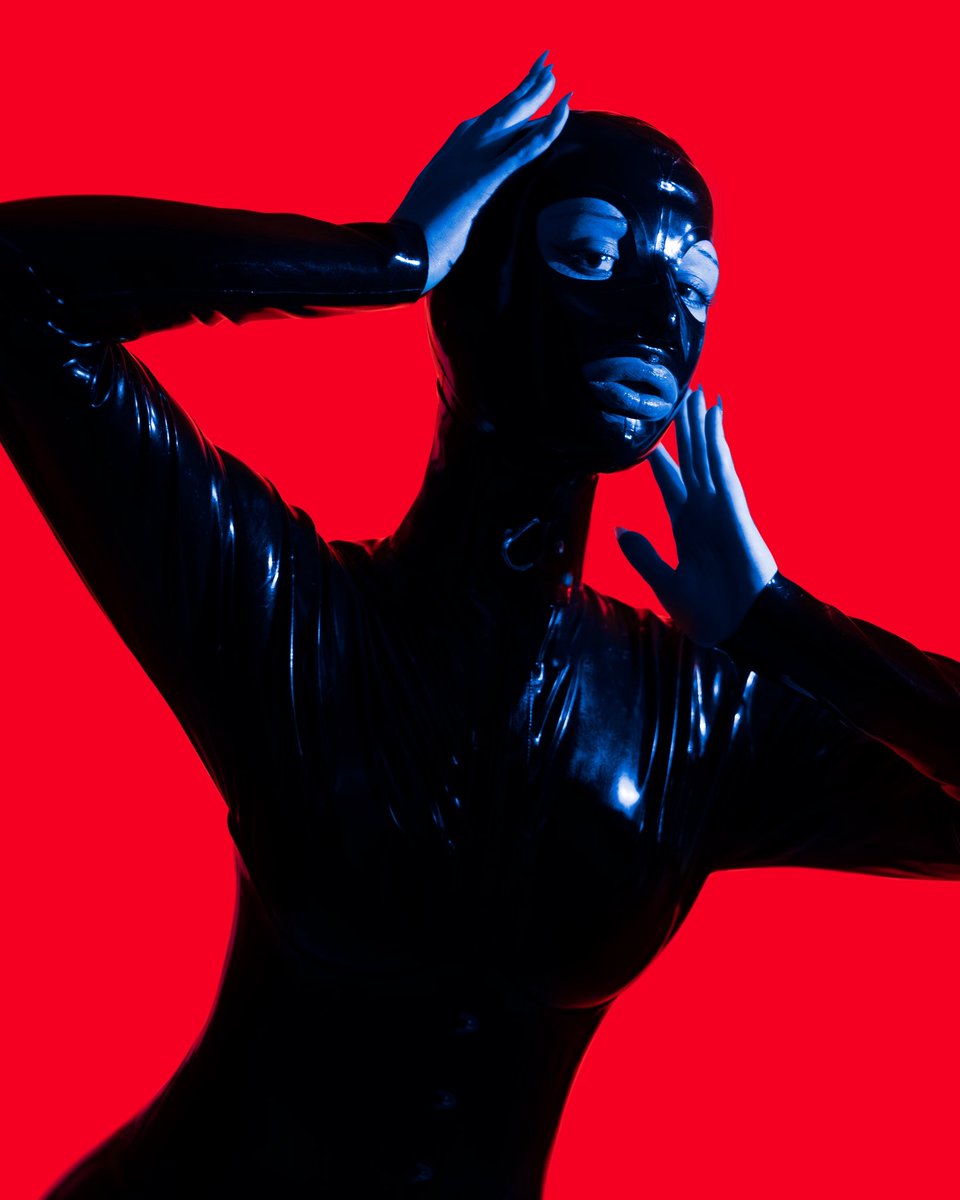 Latex light play ft <a href="/yesmisserika_/">MISS ERIKA RAYNE ⛓ BRISTOL/LONDON🇬🇧 & USA 🇺🇸</a>, <a href="/callmeaugustxo/">MISS AUGUST</a> &amp; Kiley