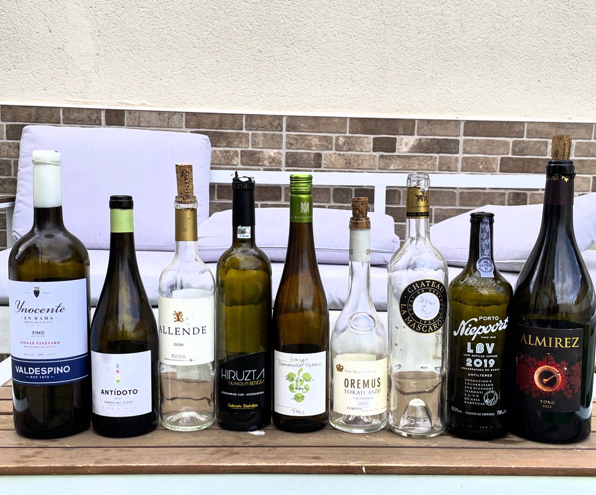 Siempre, y siempre es siempre, cuando nos juntamos pasan cosas maravillosas. Y, además, bebemos maravillosamente 

#amigos #vino