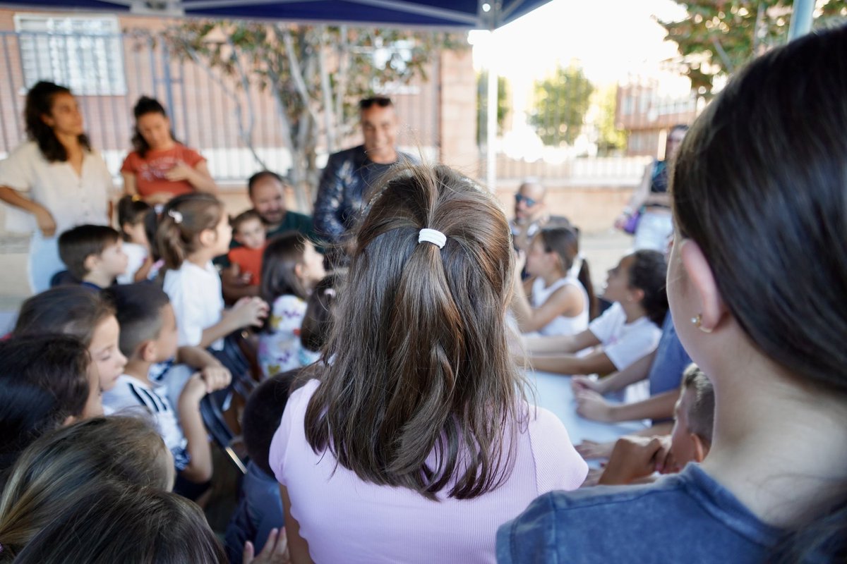 🛍️🪄🎒 Con la #VueltaAlCole la Concejalía de #Comercio organiza este viernes y sábado actividades, juegos de mesa y magia en #SanFrancisco y #SanRoque

✅ También gymkanas con la colaboración de los establecimientos para conocer el comercio local y la historia de la ciudad.