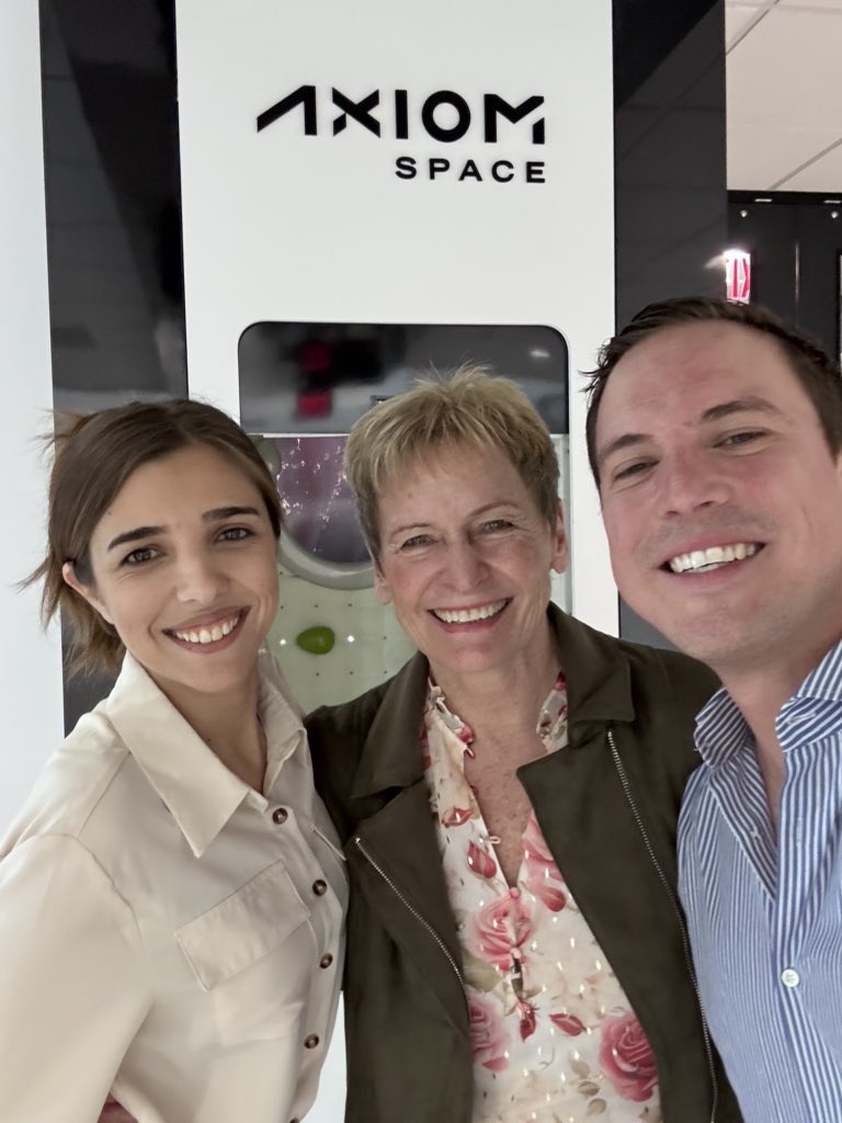 Mexanauta 🇲🇽 🚀 (@davidfguajardo) on Twitter photo Que bonitas palabras de <a href="/AstroPeggy/">Peggy Whitson</a>:
Si la hija de un granjero de Iowa puede convertirse en astronauta, ¡puedes ser lo que quieras ser! Que bonitas palabras de <a href="/AstroPeggy/">Peggy Whitson</a>:
Si la hija de un granjero de Iowa puede convertirse en astronauta, ¡puedes ser lo que quieras ser!