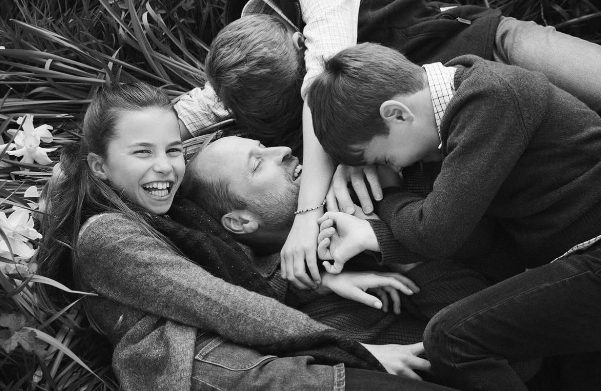 123workerbee's tweet image. No one can take this away from William. Finally a normal healthy family!!