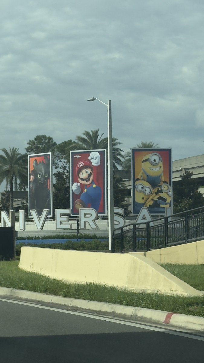 I love the new panels above the Universal sign