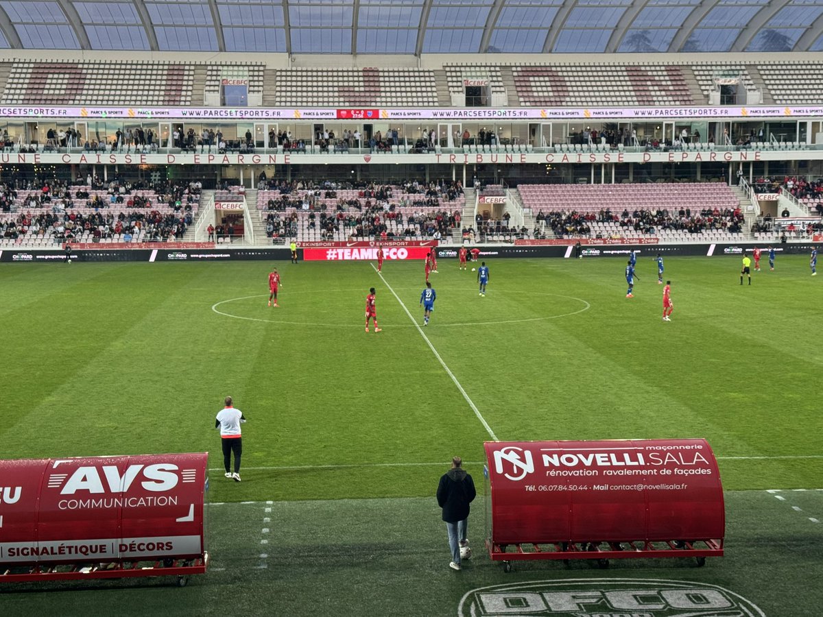 Un superbe match pour l'instant entre <a href="/DFCO_Officiel/">Dijon FCO</a> et <a href="/FCVB_officiel/">FC Villefranche Beaujolais</a> ! Retrouvailles egalement avec Fabien Pujo l'entraîneur des visiteurs du soir !