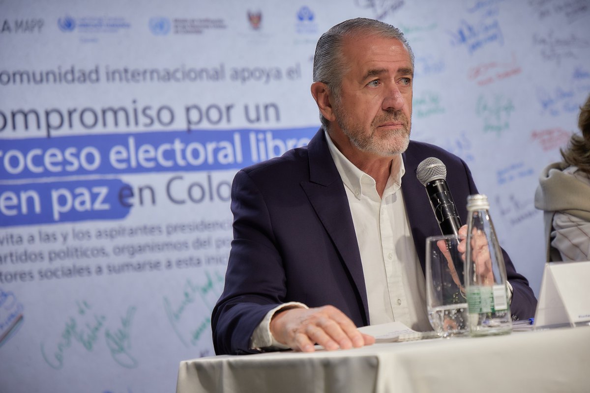 DefensoriaCol's tweet image. Por su parte, Roberto Menéndez, Jefe de Misión de la @MAPPOEA, señaló que “este Compromiso ha convocado a asumir 9 puntos esenciales y a generar condiciones adecuadas para que el proceso electoral transite pacíficamente y sin violencia. Esos compromisos deben traducirse en actos…