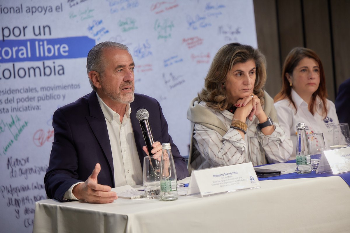 DefensoriaCol's tweet image. Por su parte, Roberto Menéndez, Jefe de Misión de la @MAPPOEA, señaló que “este Compromiso ha convocado a asumir 9 puntos esenciales y a generar condiciones adecuadas para que el proceso electoral transite pacíficamente y sin violencia. Esos compromisos deben traducirse en actos…