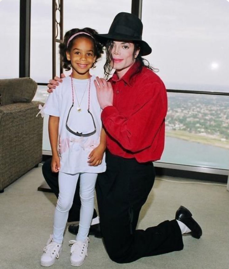 Michael &amp; Alana shopping at Sam Goody music store at Northland Mall in Southfield, Detroit (1998). I wonder whose CDs he bought 🤔