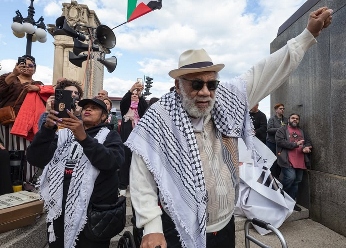 Fight Back! Radio wants to wish a very happy birthday to Frank Chapman! Frank has dedicated a lifetime to the people's movements! We are so grateful that Frank has been a frequent guest on the show, celebrate him by listening to one of his episodes here!
 youtube.com/playlist?list=…