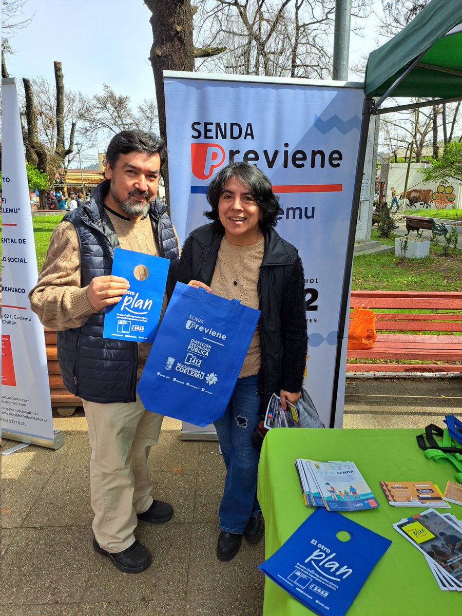 sendacoelemu's tweet photo. 🇨🇱🎉 Con motivo de las Fiestas Patrias, nuestro programa SENDA Previene Coelemu estuvo presente en la Plaza Cívica con un stand preventivo, compartiendo la campaña “El Otro Plan”.

#JuntosMejor #SENDAesPrevención #SENDA #Prevención #ElOtroPlan #Coelemu #FiestasPatrias https://t.co/xyb9eAPUzZ