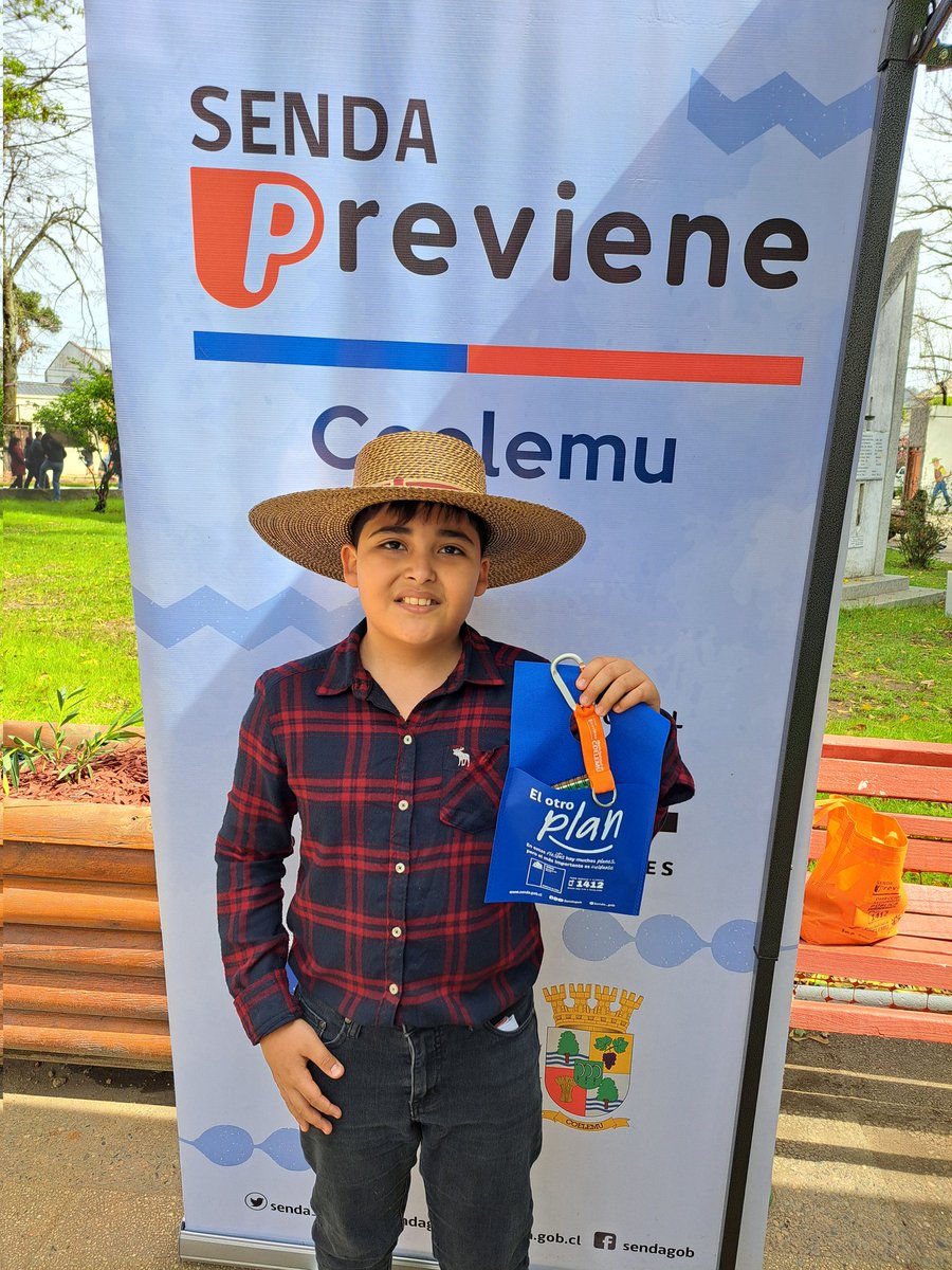 sendacoelemu's tweet photo. 🇨🇱🎉 Con motivo de las Fiestas Patrias, nuestro programa SENDA Previene Coelemu estuvo presente en la Plaza Cívica con un stand preventivo, compartiendo la campaña “El Otro Plan”.

#JuntosMejor #SENDAesPrevención #SENDA #Prevención #ElOtroPlan #Coelemu #FiestasPatrias https://t.co/xyb9eAPUzZ