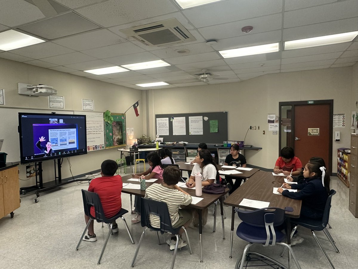 WilliamzWizardz's tweet photo. Happening Now! #PlumCreekElem 4th Grade GT students are engaged in a lesson from the Bob Bullock Texas State History Museum! We are answering: how did the Texas Oil Boom affect the lives of early Texans? #LISDWeAreHere #WilliamzWizards #roarinGTalent https://t.co/s1fPNIuGCN